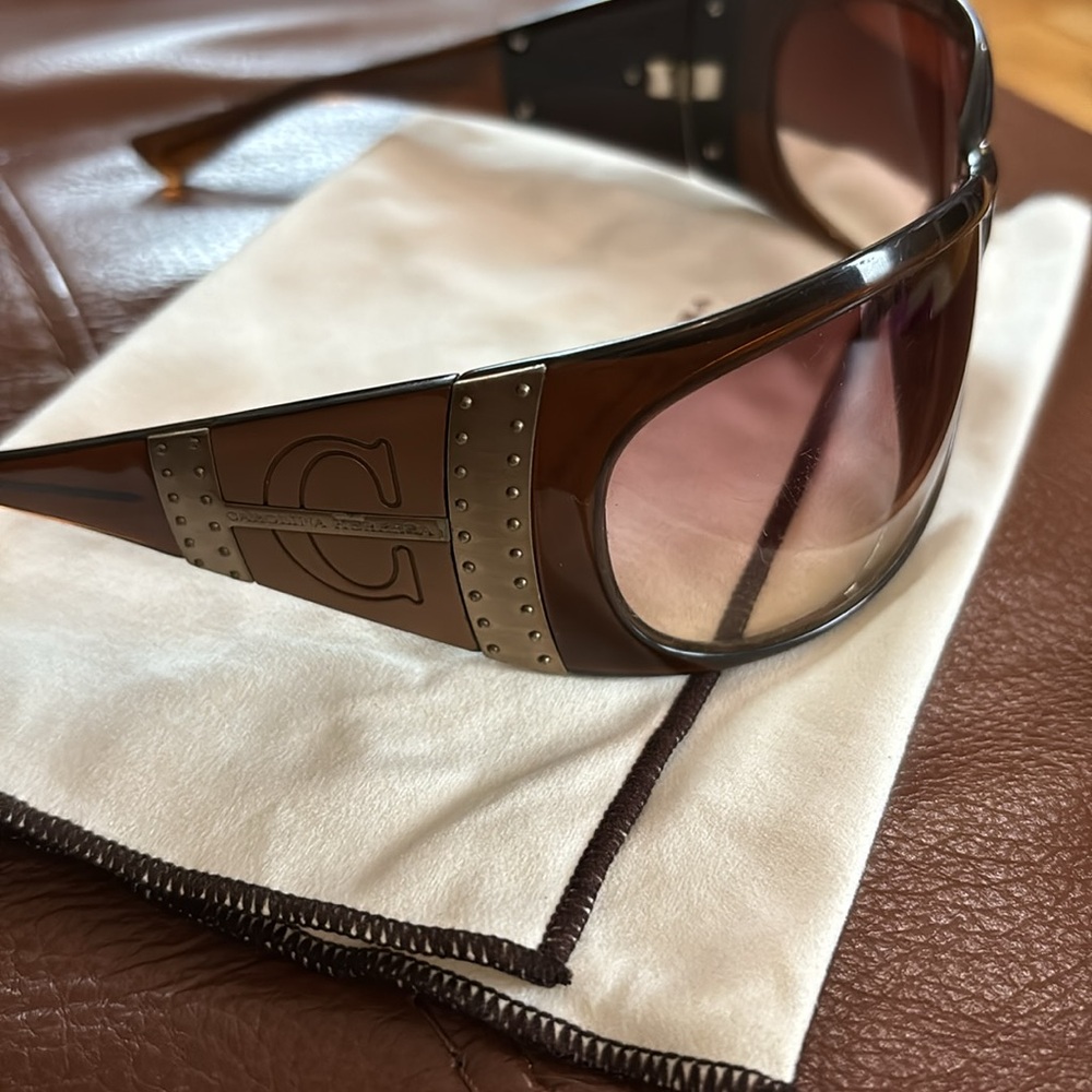 Carolina Herrera brown sunglasses with case